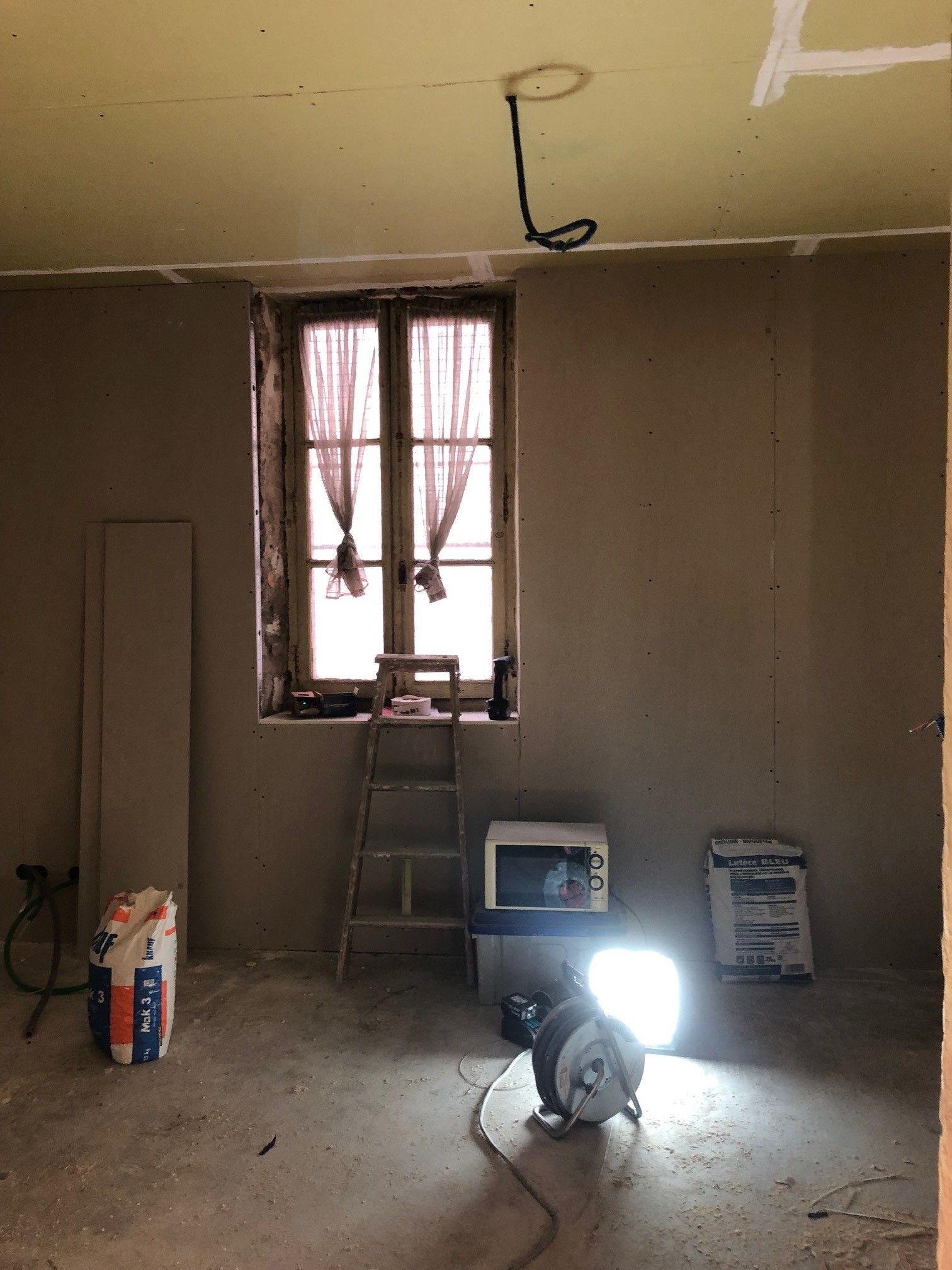 intérieur immeuble avant travaux
