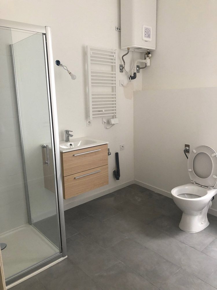 Vue salle de bain studio | immeuble de rapport